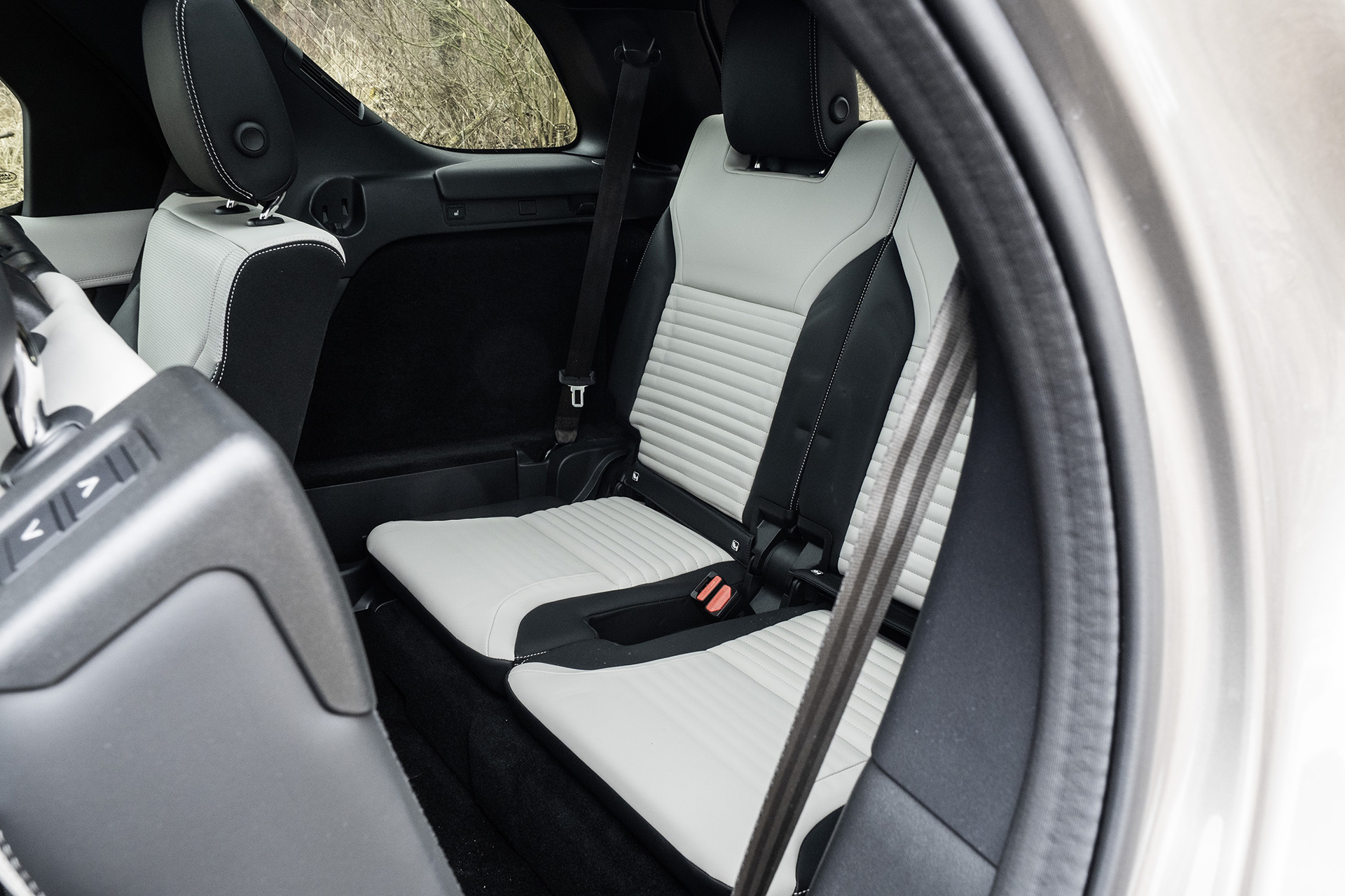 Test Land Rover Discovery: Stačí pre obrovský off-road aj základný trojlitrový motor?