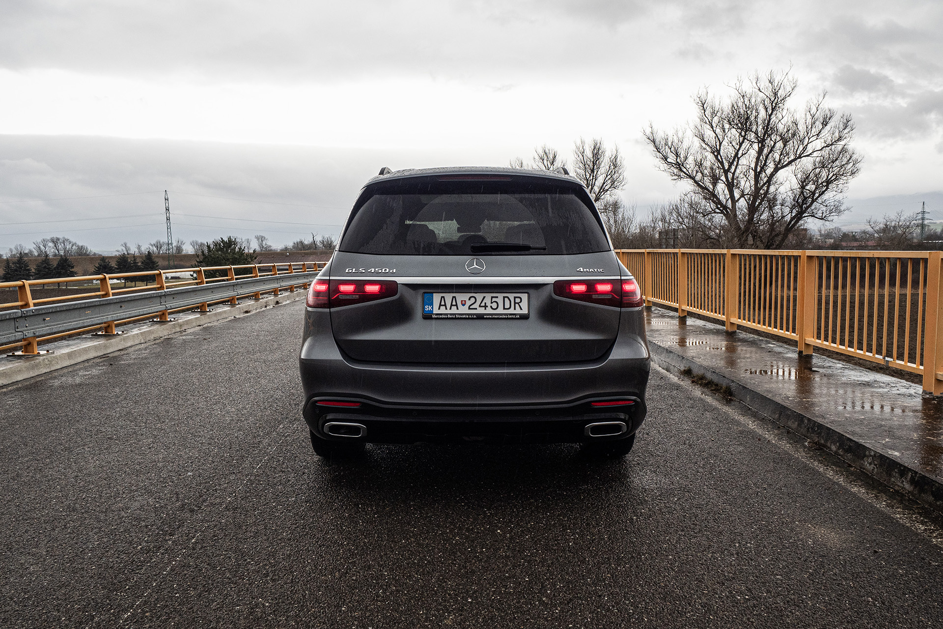 Test: Mercedes-Benz GLS450d - Kráľ komfortu a čiastočne aj zákrut