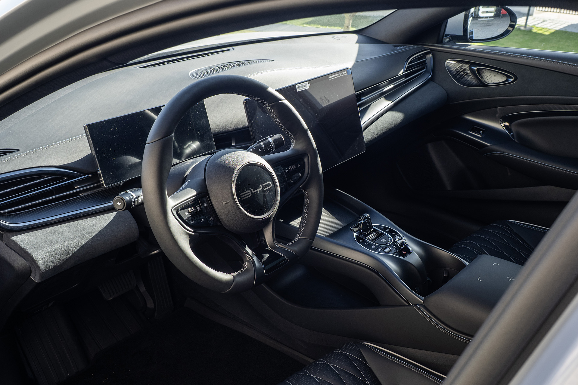 Prvá jazda na BYD Seal: Toto auto chce zvrhnúť z trónu Teslu Model 3