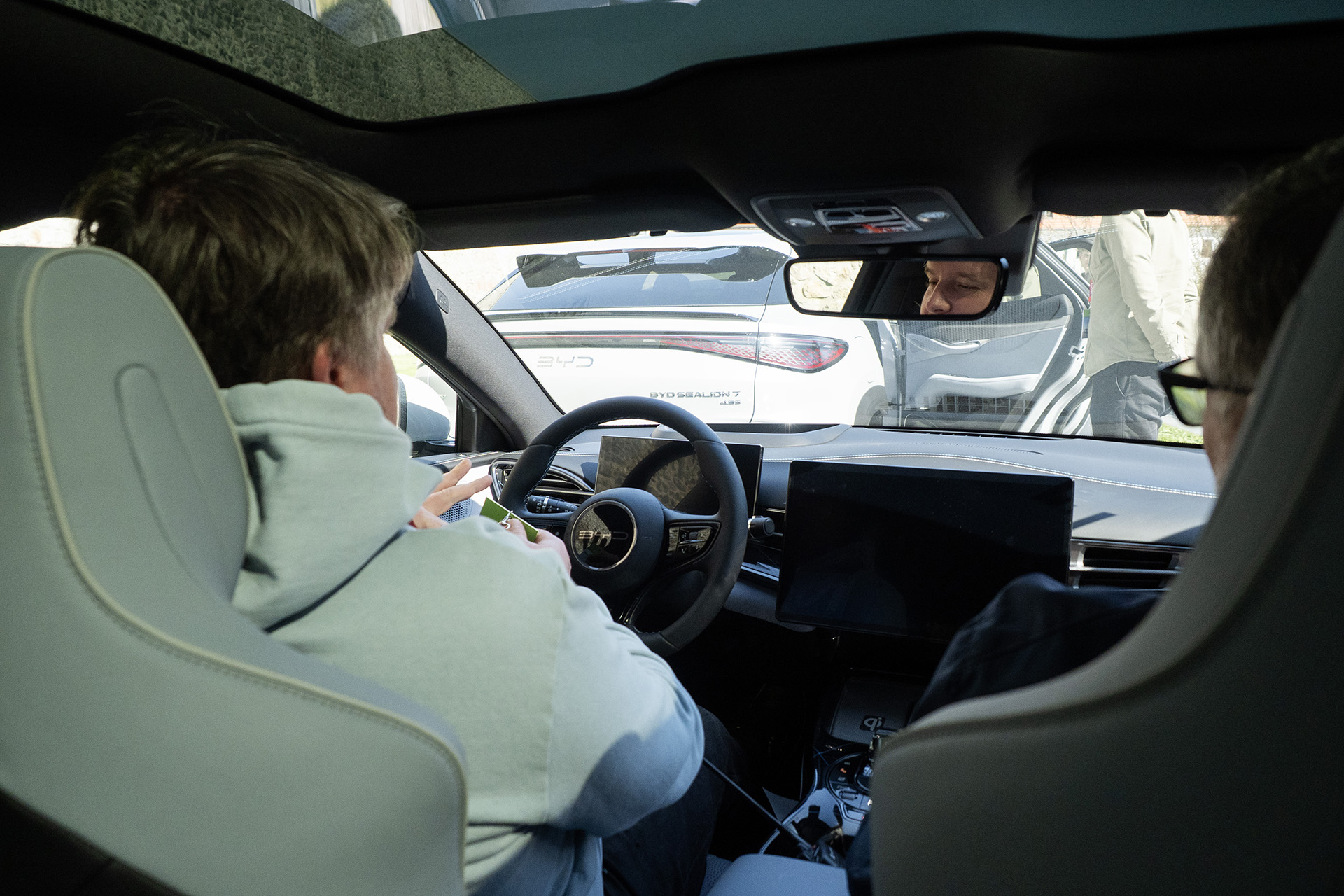 Prvá jazda na BYD Seal: Toto auto chce zvrhnúť z trónu Teslu Model 3