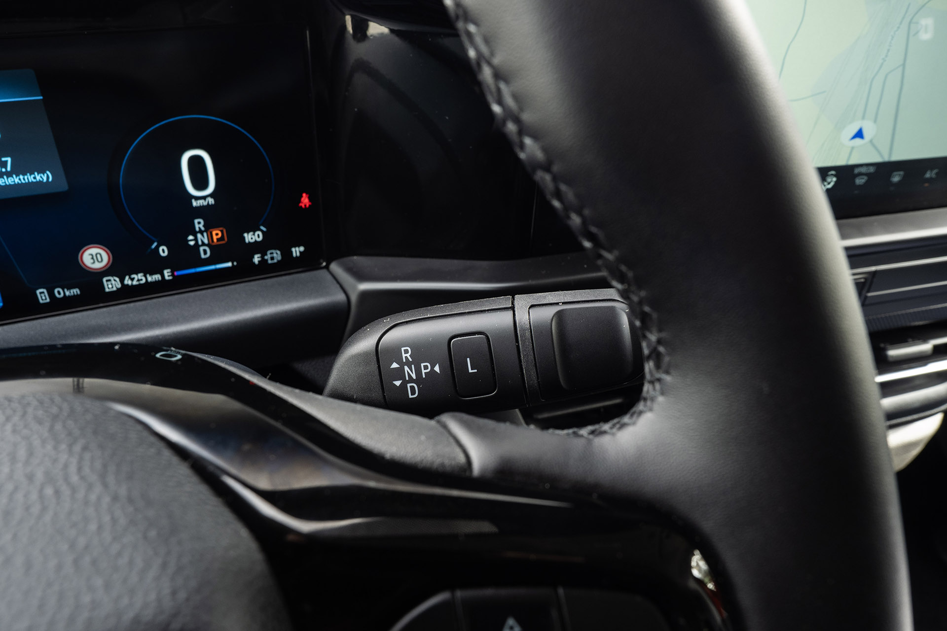 Test: Ford Transit Custom: Je benzín s elektrinou lepší ako dízel? 