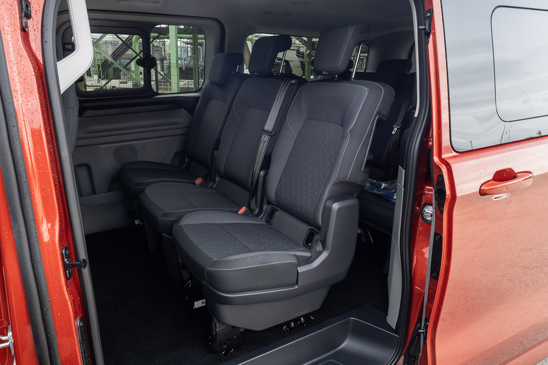 Test: Ford Transit Custom: Je benzín s elektrinou lepší ako dízel? 