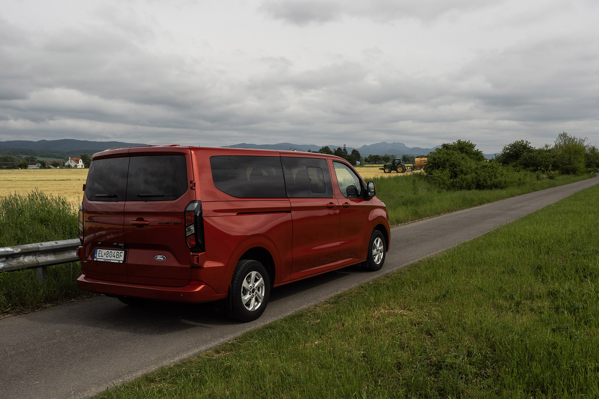 Test: Ford Transit Custom: Je benzín s elektrinou lepší ako dízel? 