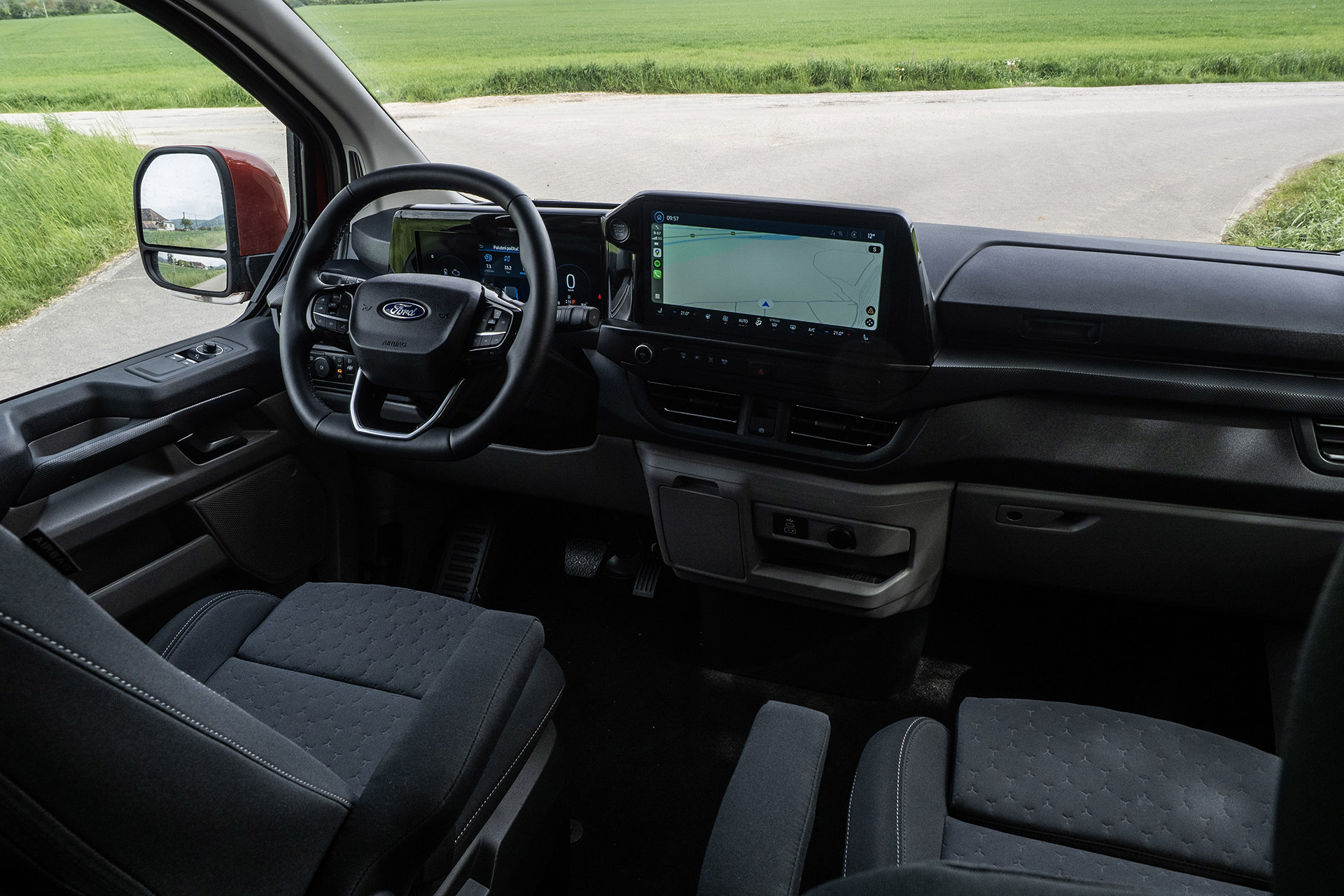 Test: Ford Transit Custom: Je benzín s elektrinou lepší ako dízel? 