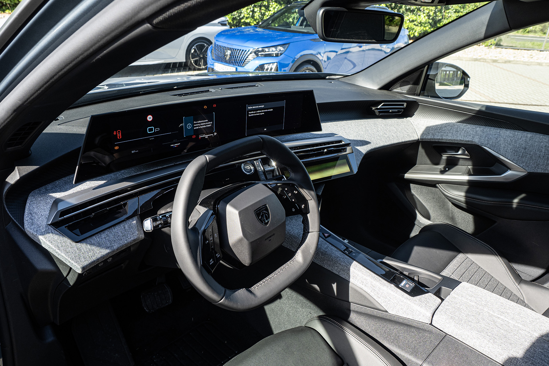 Prvá jazda: Peugeot 3008 Hybrid - veľké ambície