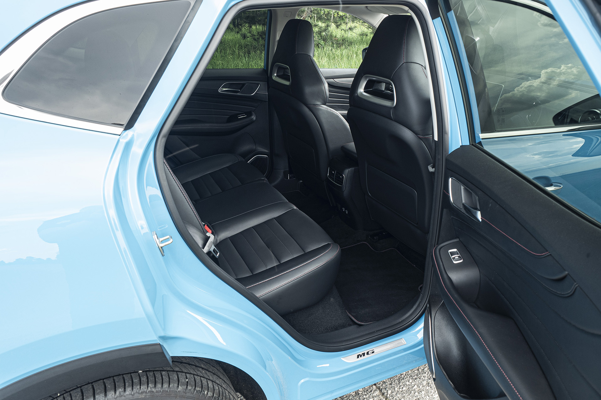 MG HS s benzínom? Áno, podarilo sa a je lacné