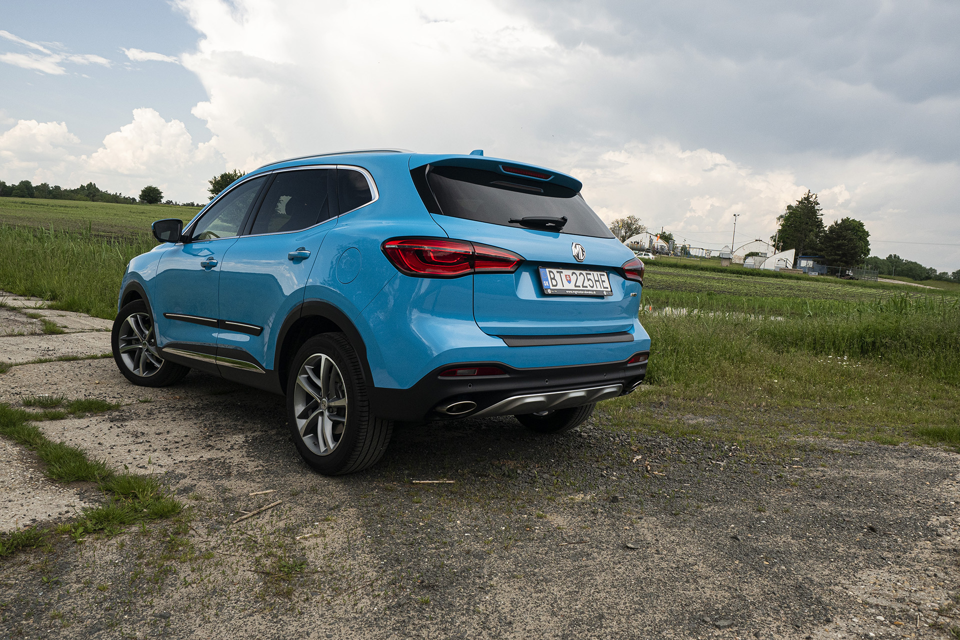 MG HS s benzínom? Áno, podarilo sa a je lacné