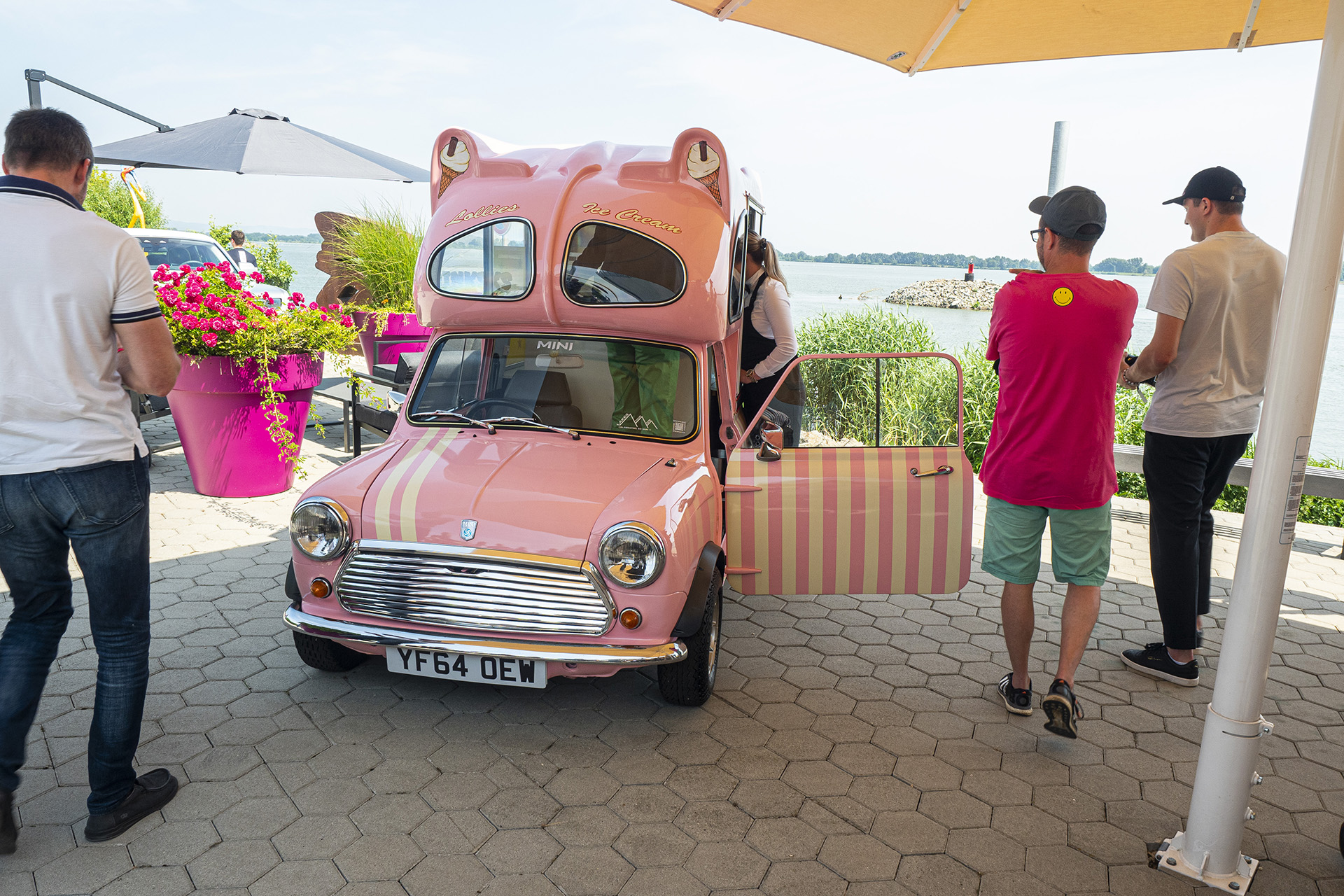 Statická ukážka BMW radu 5 bola doplnená o šialené SUV