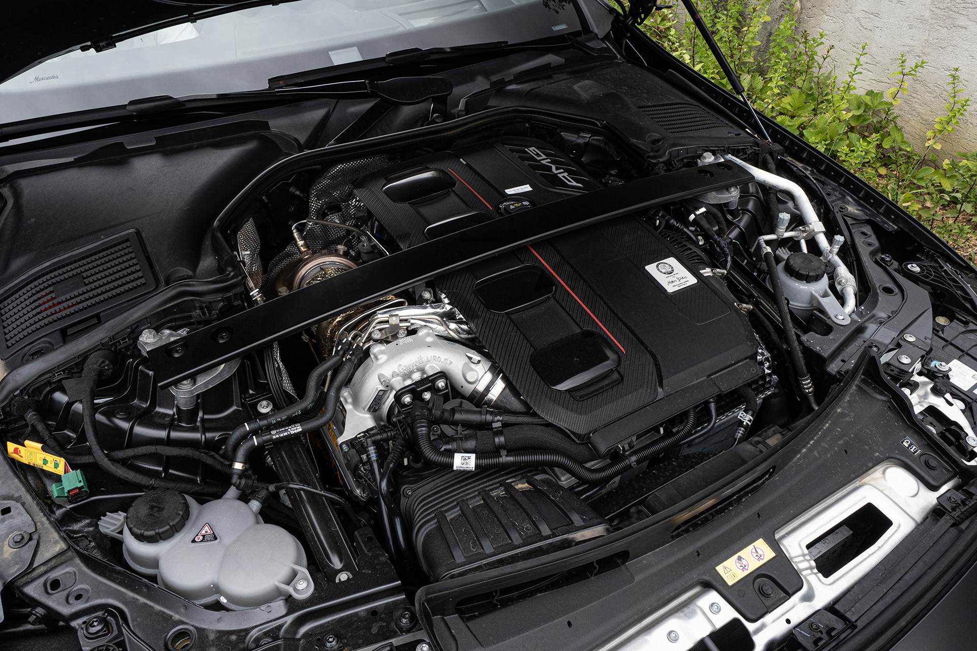 Mercedes-AMG C63 S 4Matic+ využíva znalosti z F1 a aj tak jazdí