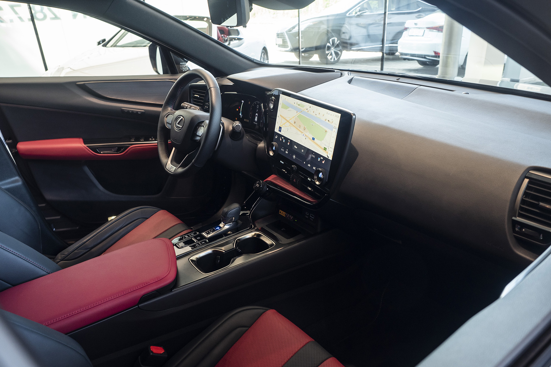 Lexus už na Slovensku odprezentoval nový NX, bude mať aj plug-in hybrid