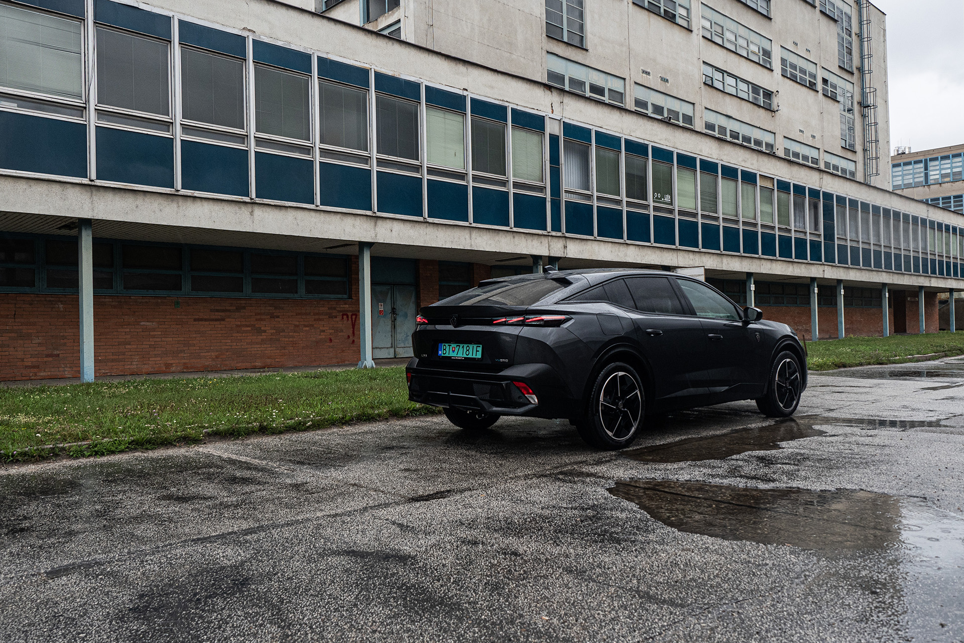 Peugeot 408 GT je Lamborghini Urus s nízkym rozpočtom