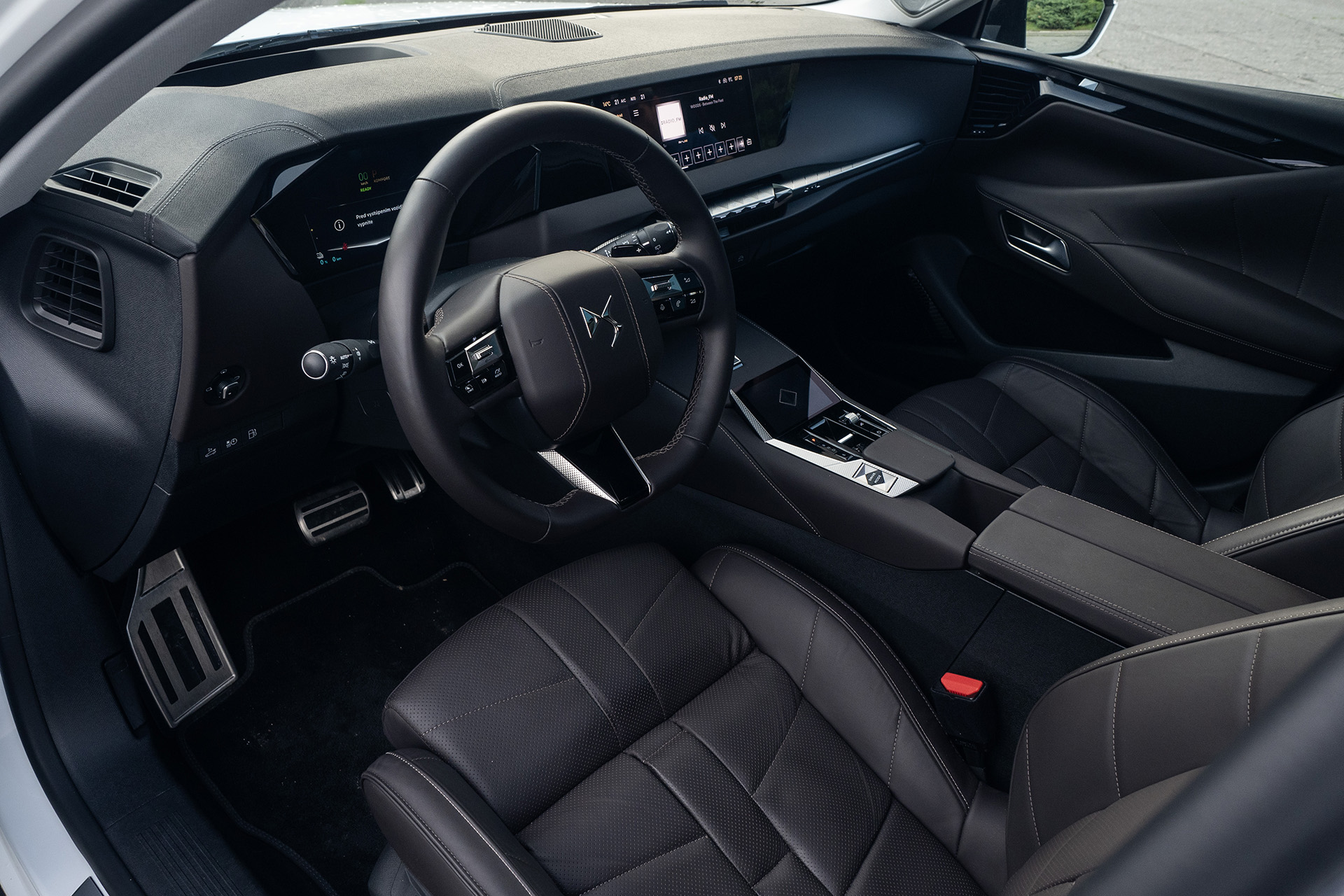 DS4 E-Tense je výnimočné auto, stojí ale za tie peniaze?