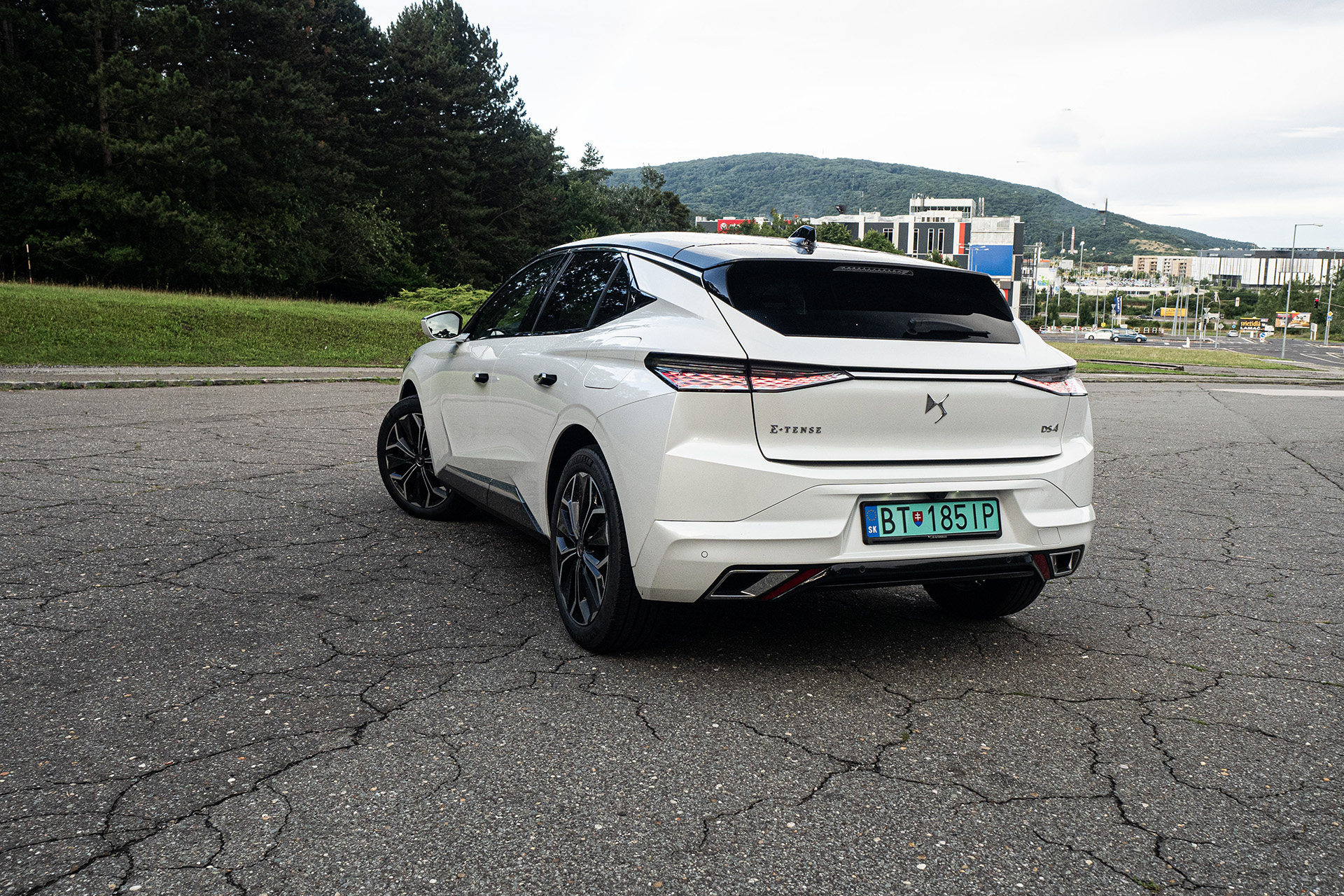 DS4 E-Tense je výnimočné auto, stojí ale za tie peniaze?