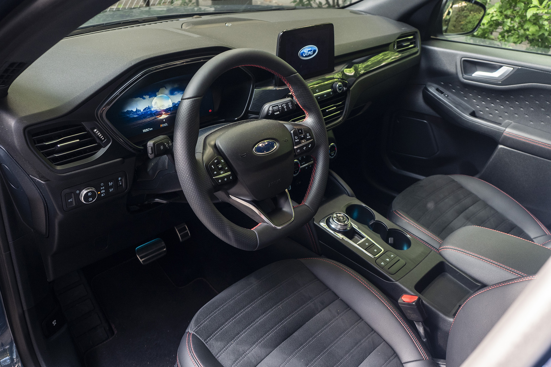 Ako si vybrať nový Ford Kuga? Je lepšia nafta, či hybrid?