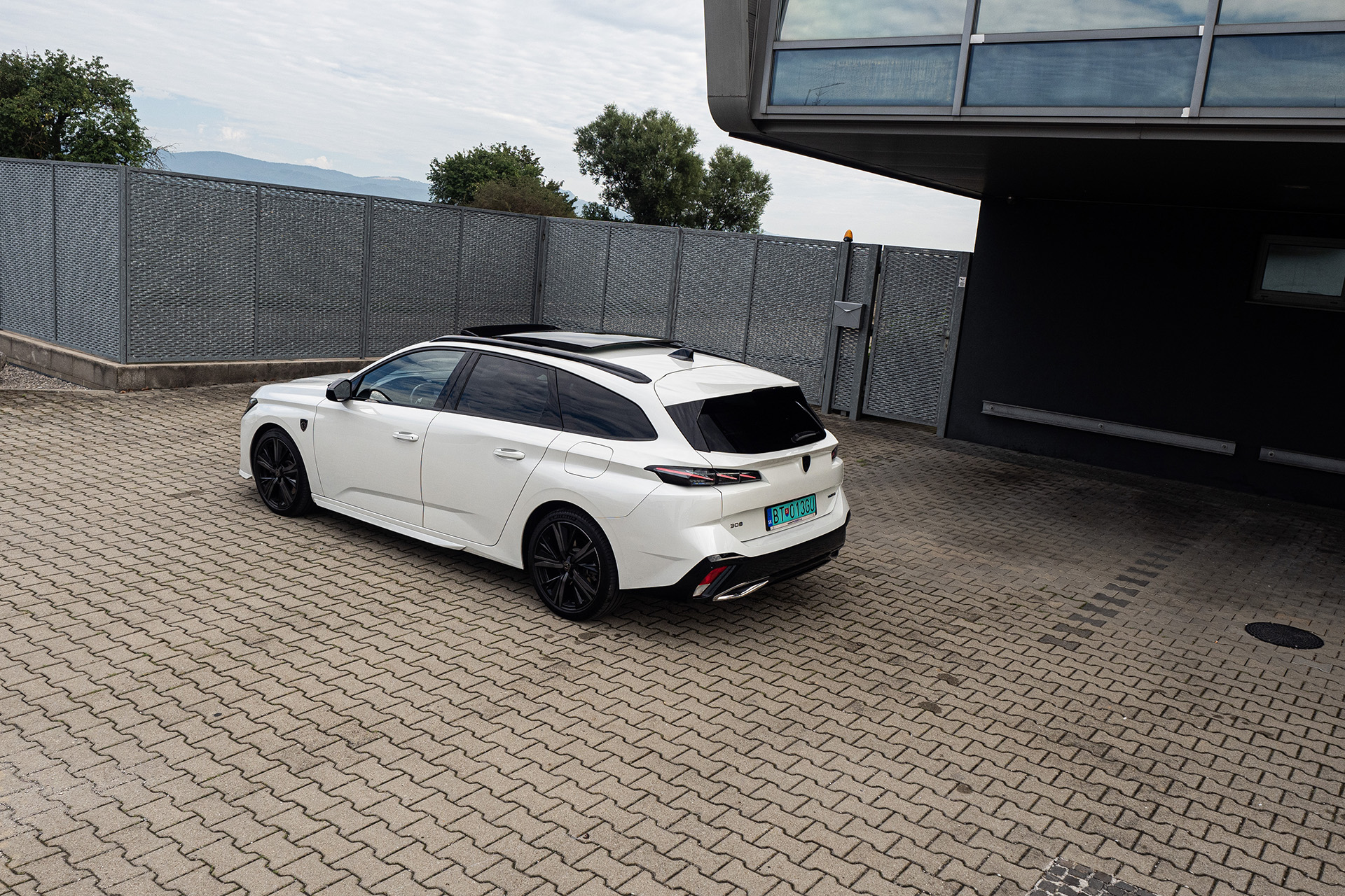 Peugeot 308 SW GT PHEV: Aj rodinné, aj dynamické, aj elektrické, aj s turbomotorom