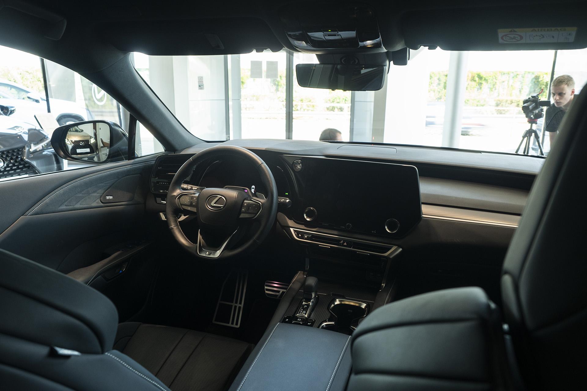 Pozreli sme si naživo štvrtú generáciu Lexusu RX, konkrétne Lexus RX500h