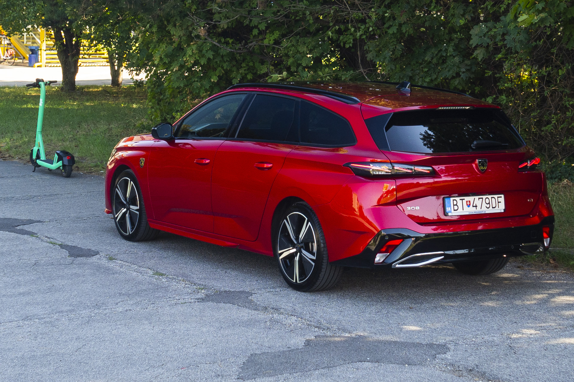 Peugeot 308 SW: Octavia Combi má silného konkurenta