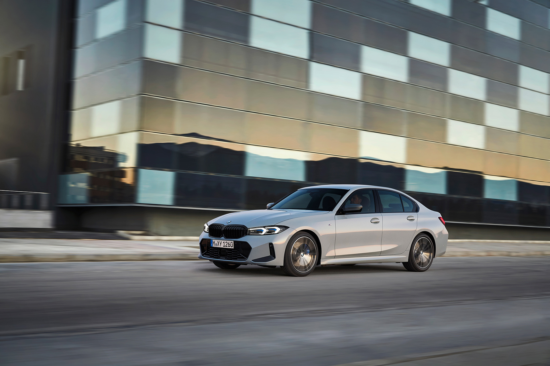 BMW radu 3 má facelift, interiér je úplne iný