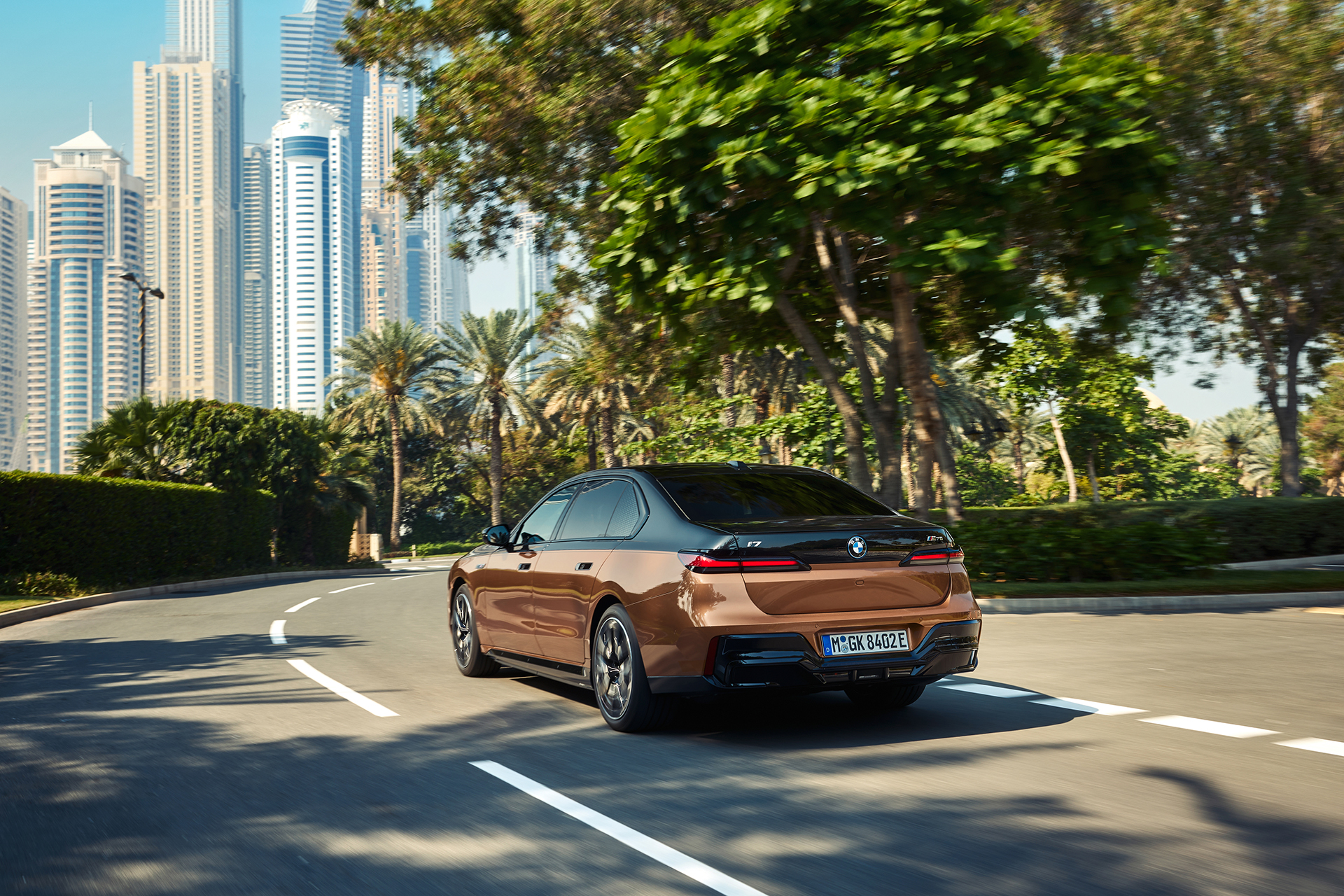 BMW i7 M70: Vlajková loď s extrémnym výkonom