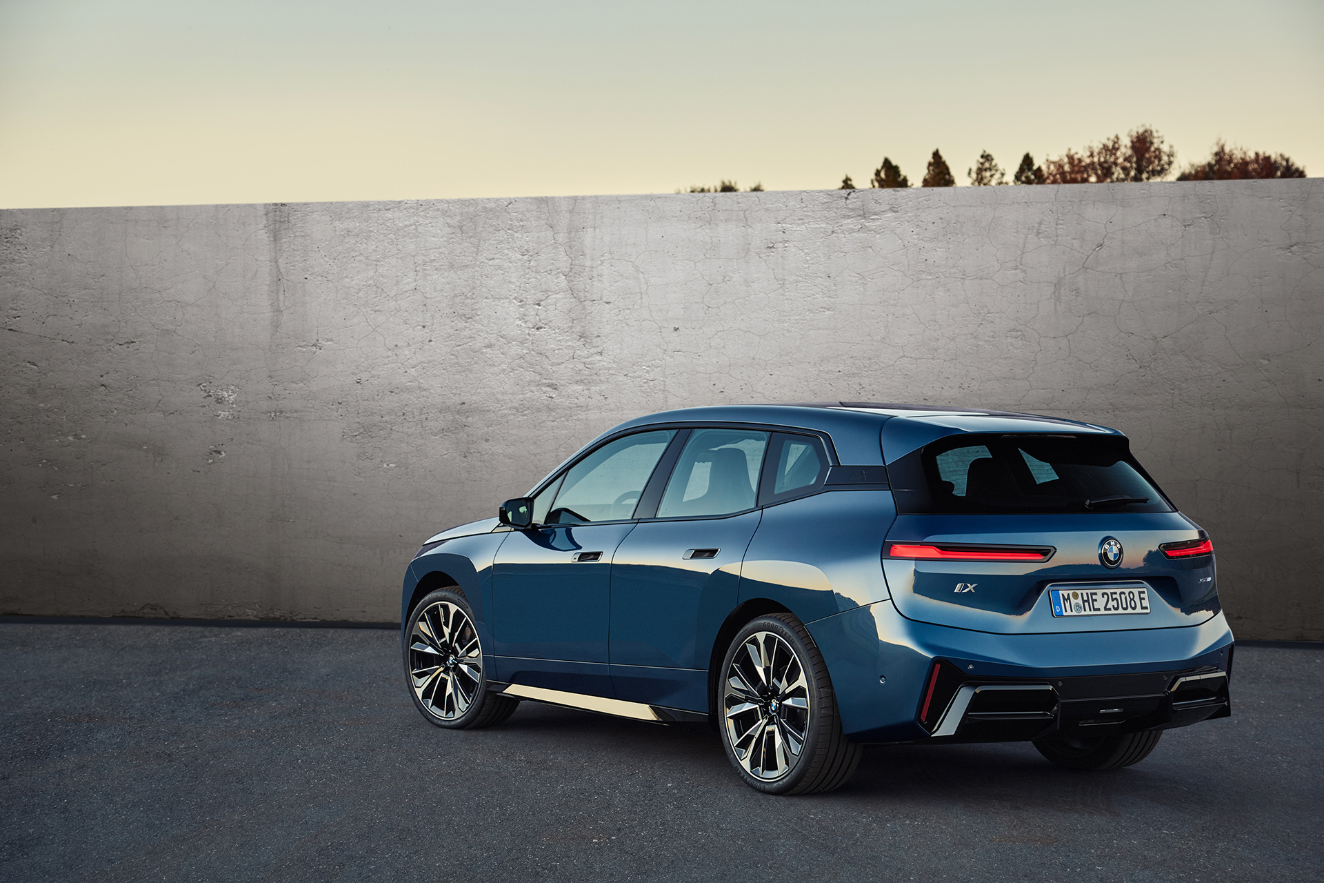 BMW posúva hranice modelu iX. Až na 700 kilometrov