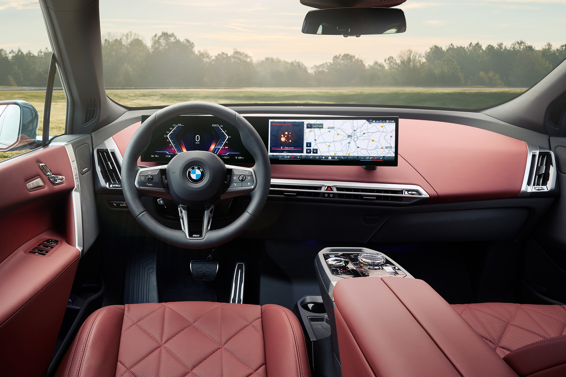 BMW iX pre Svätého Otca (ilustračný obrázok)