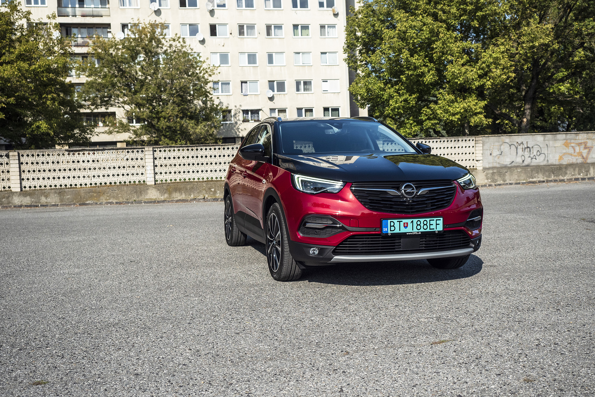 Opel Grandland X má stále čo povedať, plug-in je fakt rýchly