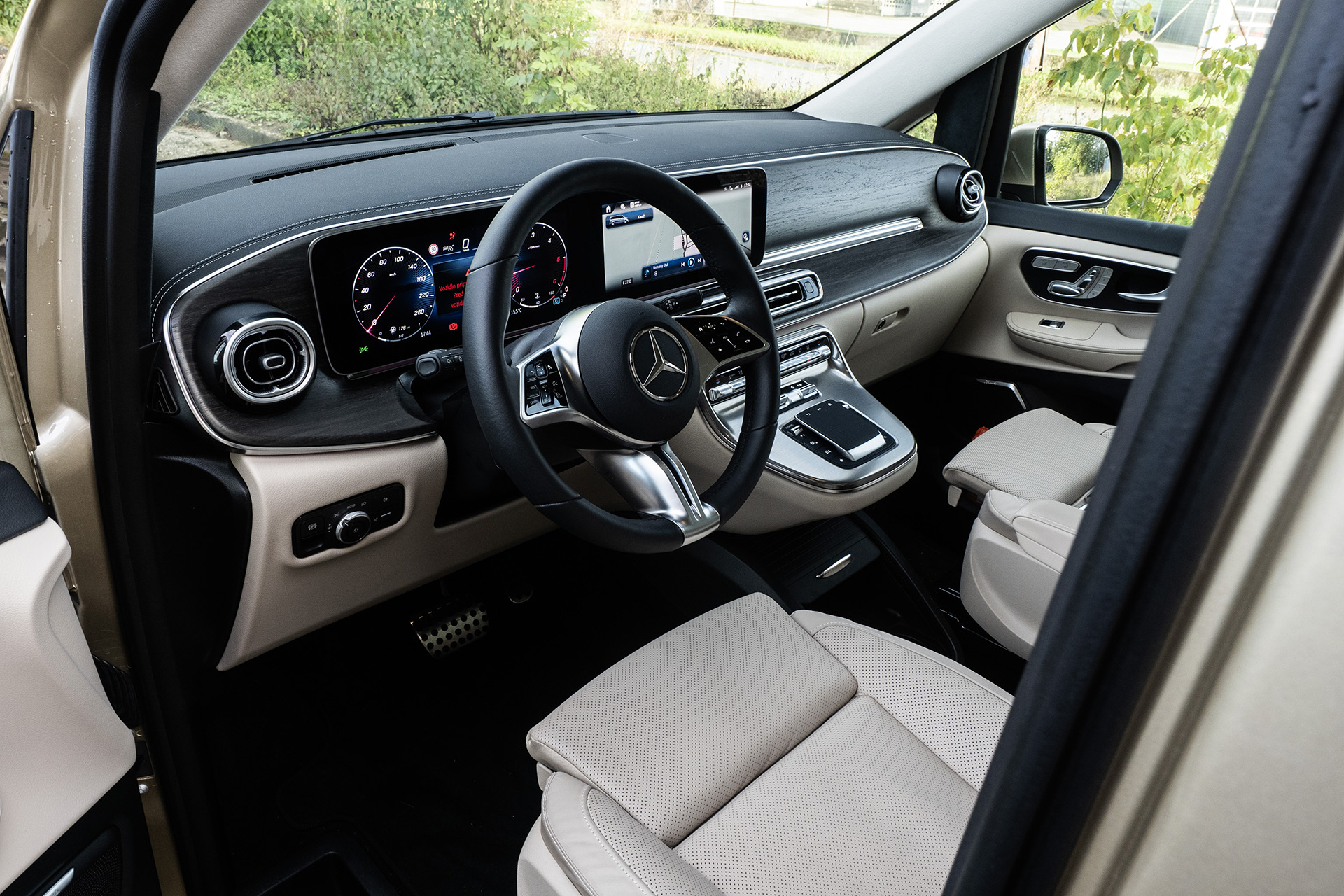 Test: Mercedes-Benz V300d - Luxus Maybachu, ale veľmi nenápadne