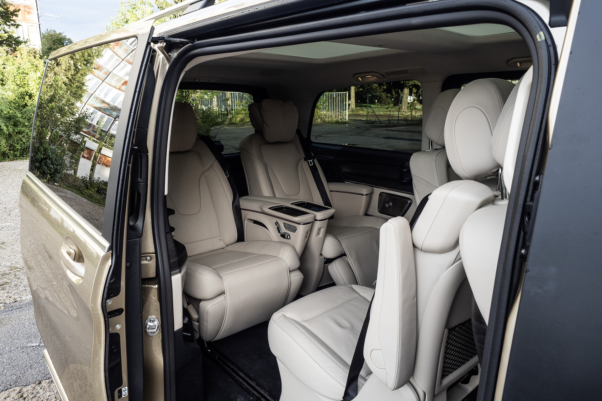 Test: Mercedes-Benz V300d - Luxus Maybachu, ale veľmi nenápadne