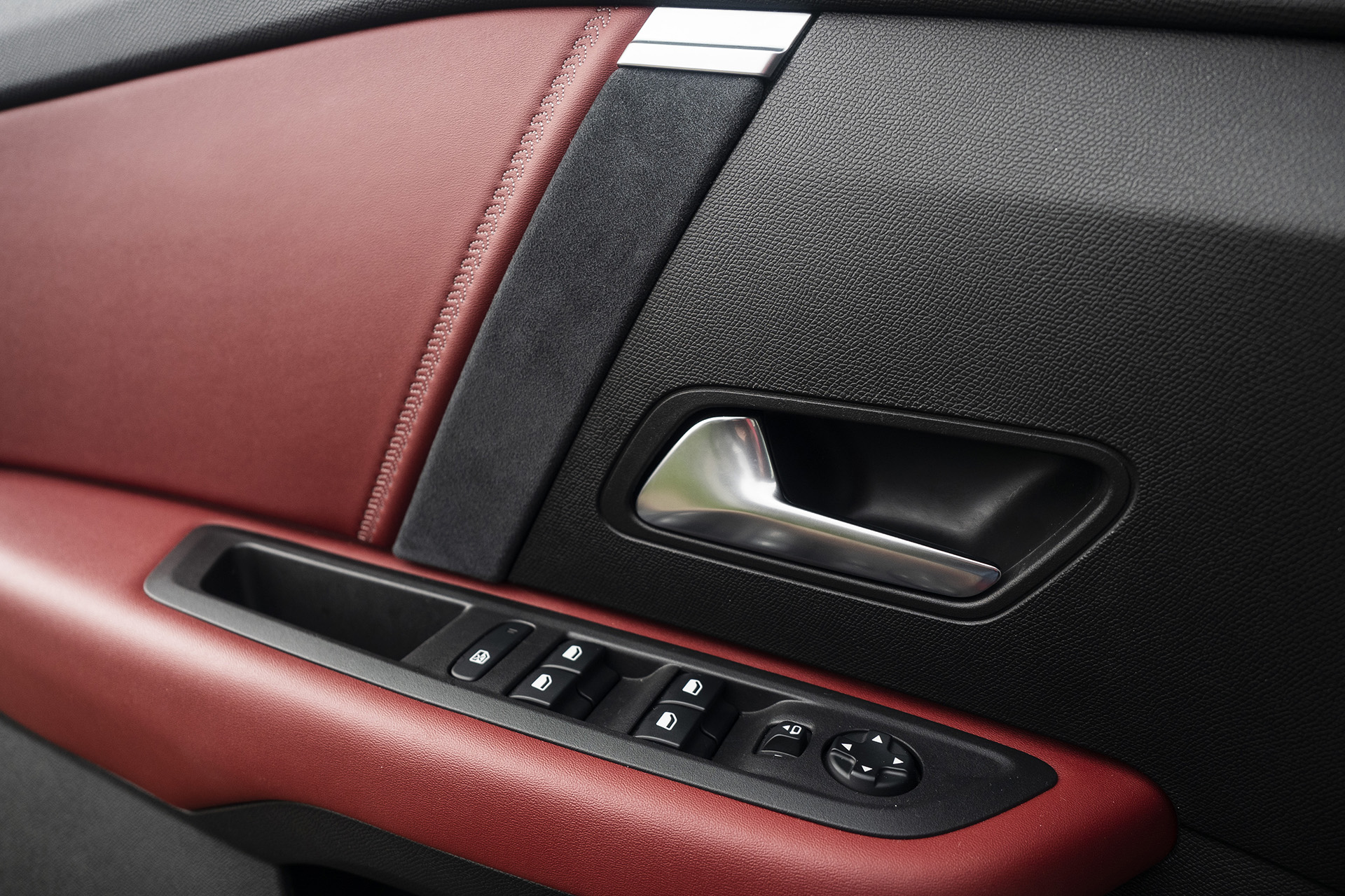 Citroën C4 PureTech 155 je najvýkonnejší C4 súčasnosti, nechce však byť hot