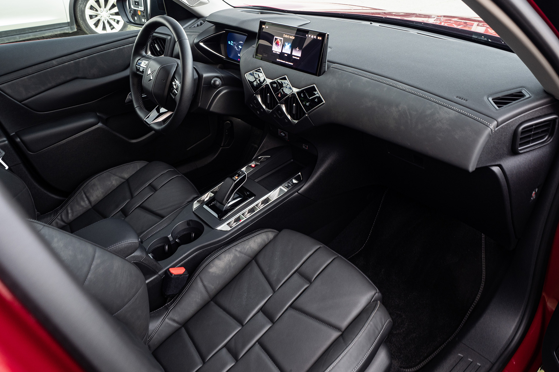 DS3 E-tense po facelifte: Nie je to len o peknej tváričke