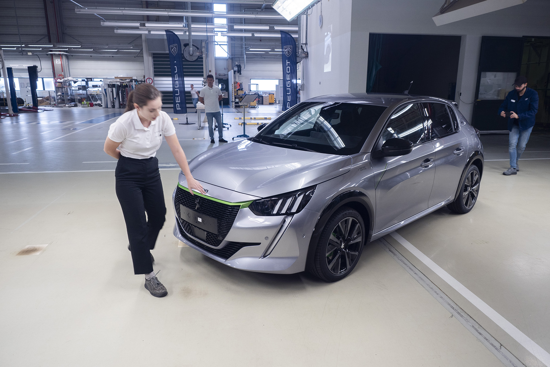Peugeot 208 podľa predstáv? Program Individual to dokáže