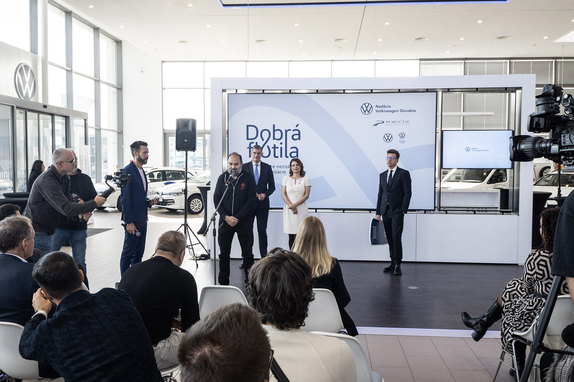 Dobrá flotila: Nadácia Volkswagen Slovakia odovzdala deväť vozidiel neziskovým organizáciám, svet je stále obývateľný