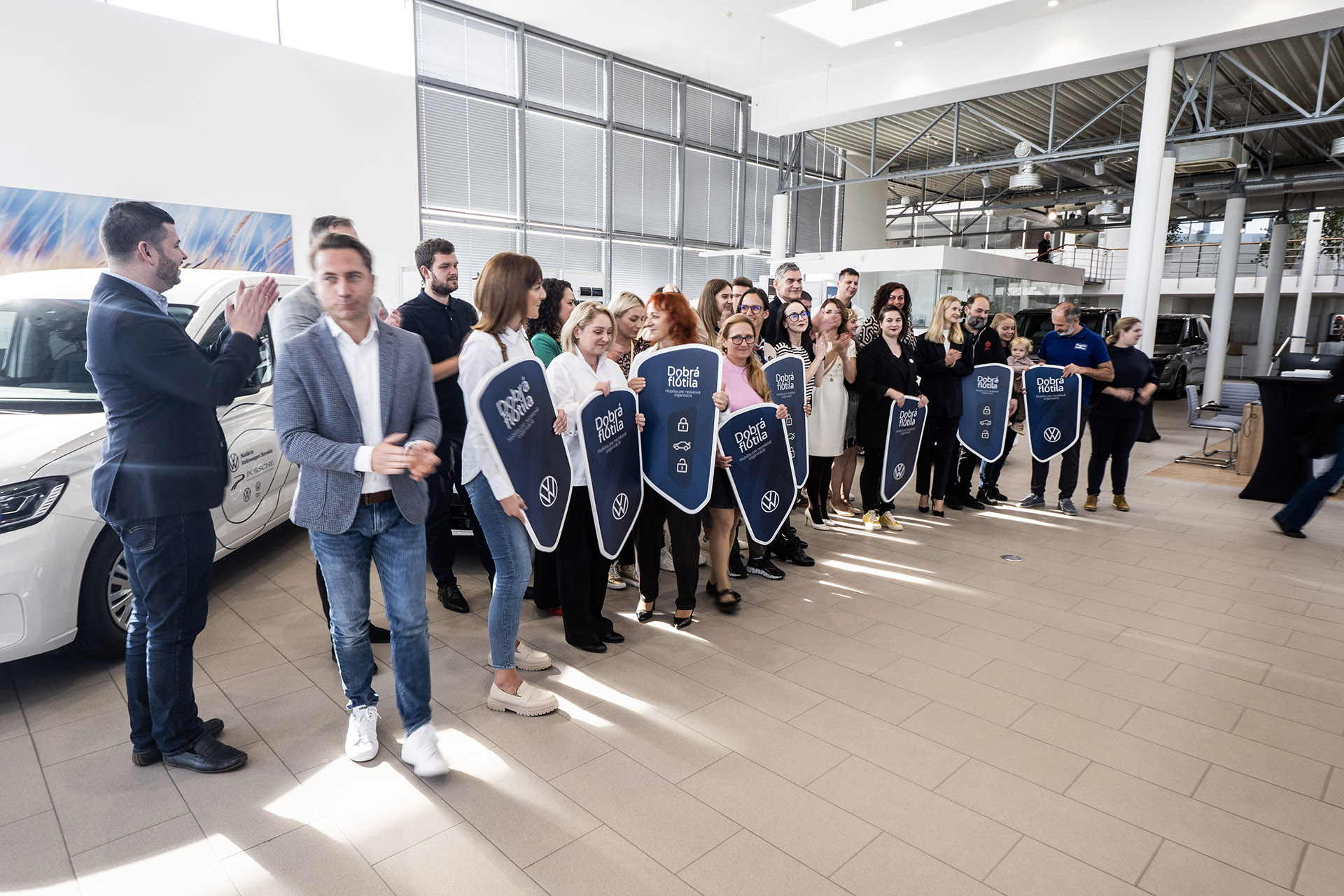 Dobrá flotila: Nadácia Volkswagen Slovakia odovzdala deväť vozidiel neziskovým organizáciám, svet je stále obývateľný