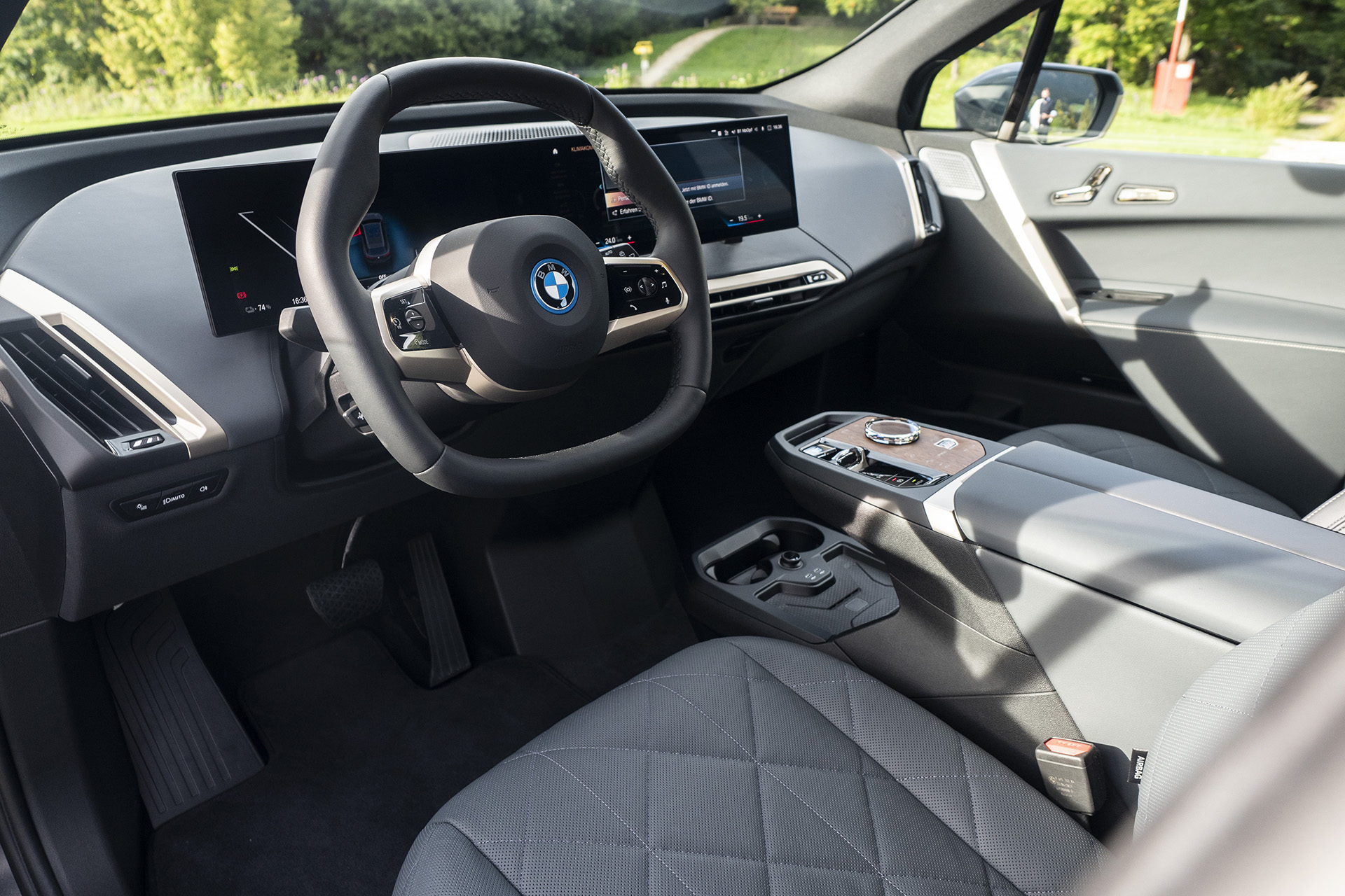 BMW iX M60 má krútiaci moment až 1100 Nm a výkon 619 koní