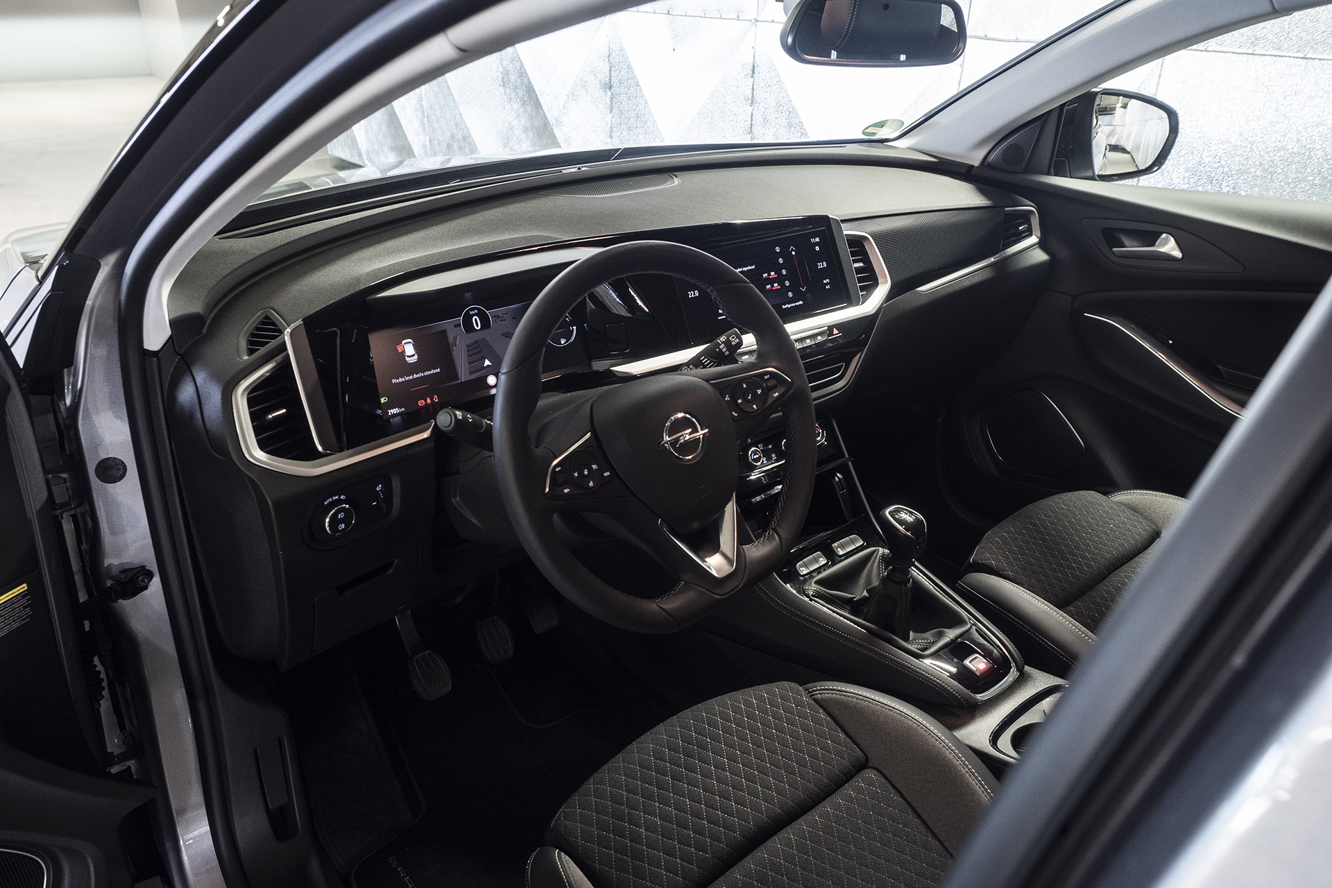 Opel Grandland stratil X v názve a získal kvalitnejší interiér