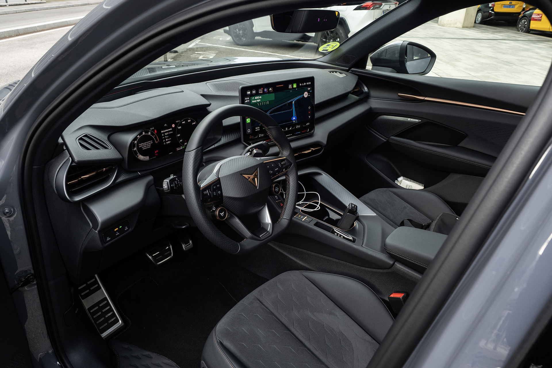 Prvý raz sme jazdili CUPRA Terramar. Je to stále dosť dobré auto, alebo už EÚ zasiahla príliš tvrdo?