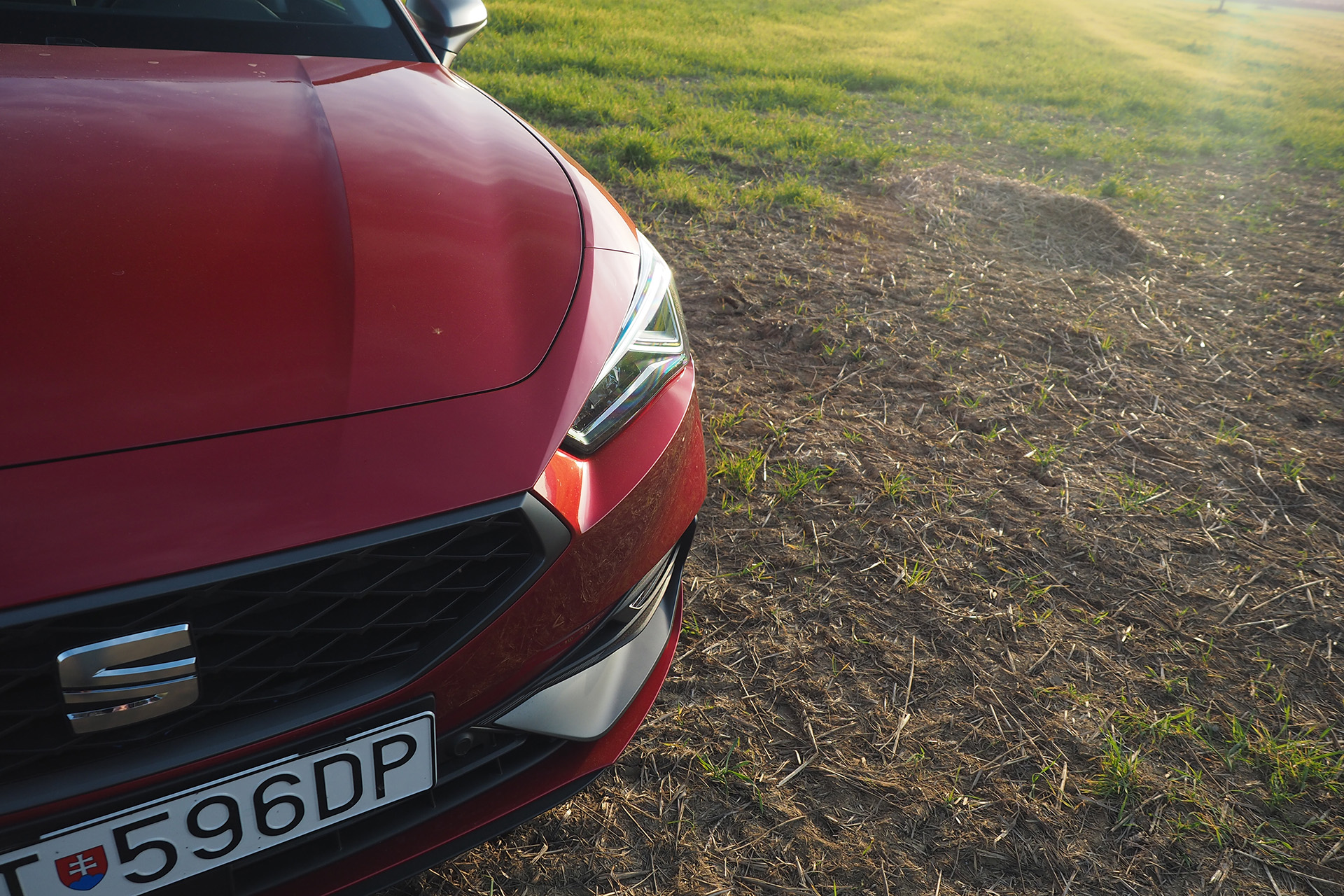 SEAT Leon Sportstourer s dvojlitrovým turbobenzínom je auto na väčšinu príležitostí