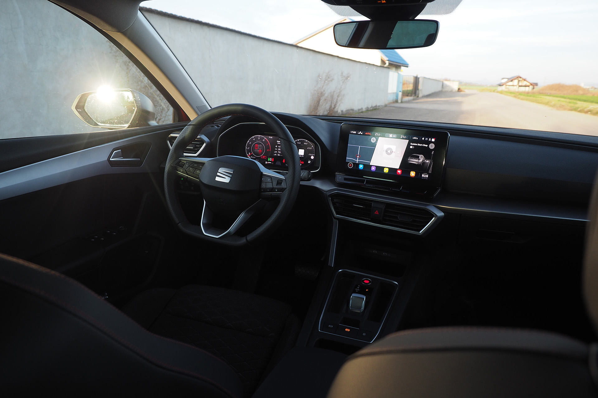 SEAT Leon Sportstourer s dvojlitrovým turbobenzínom je auto na väčšinu príležitostí