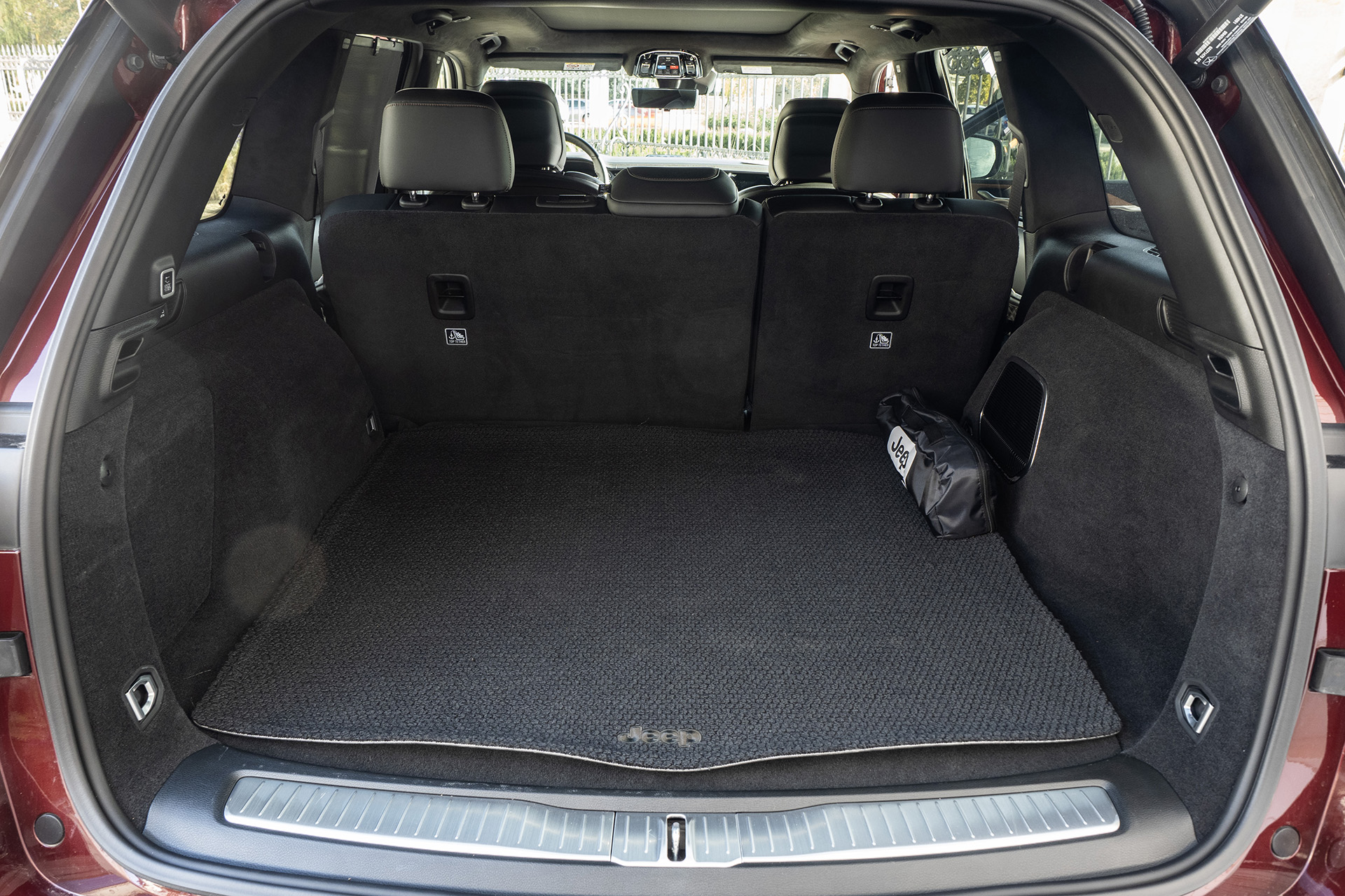 Jeep Grand Cherokee prichádza späť ako luxusný hybridný krížnik