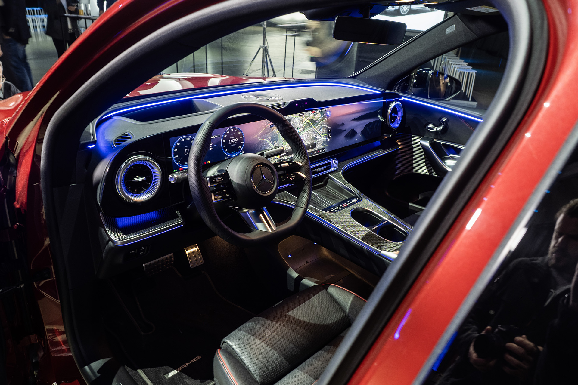 Pozreli sme si nový elektrický Mercedes-Benz GLC. Dáva zbohom špeciálnym názvom a láka na cenu