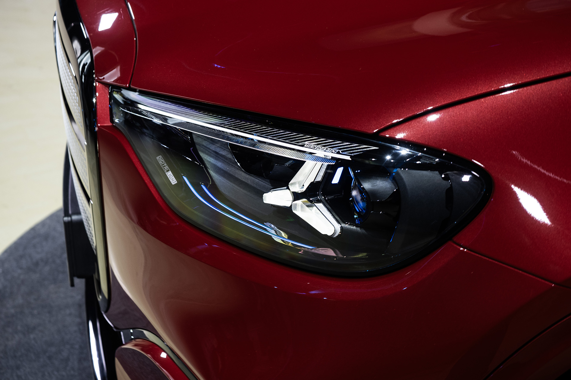 Pozreli sme si nový elektrický Mercedes-Benz GLC. Dáva zbohom špeciálnym názvom a láka na cenu