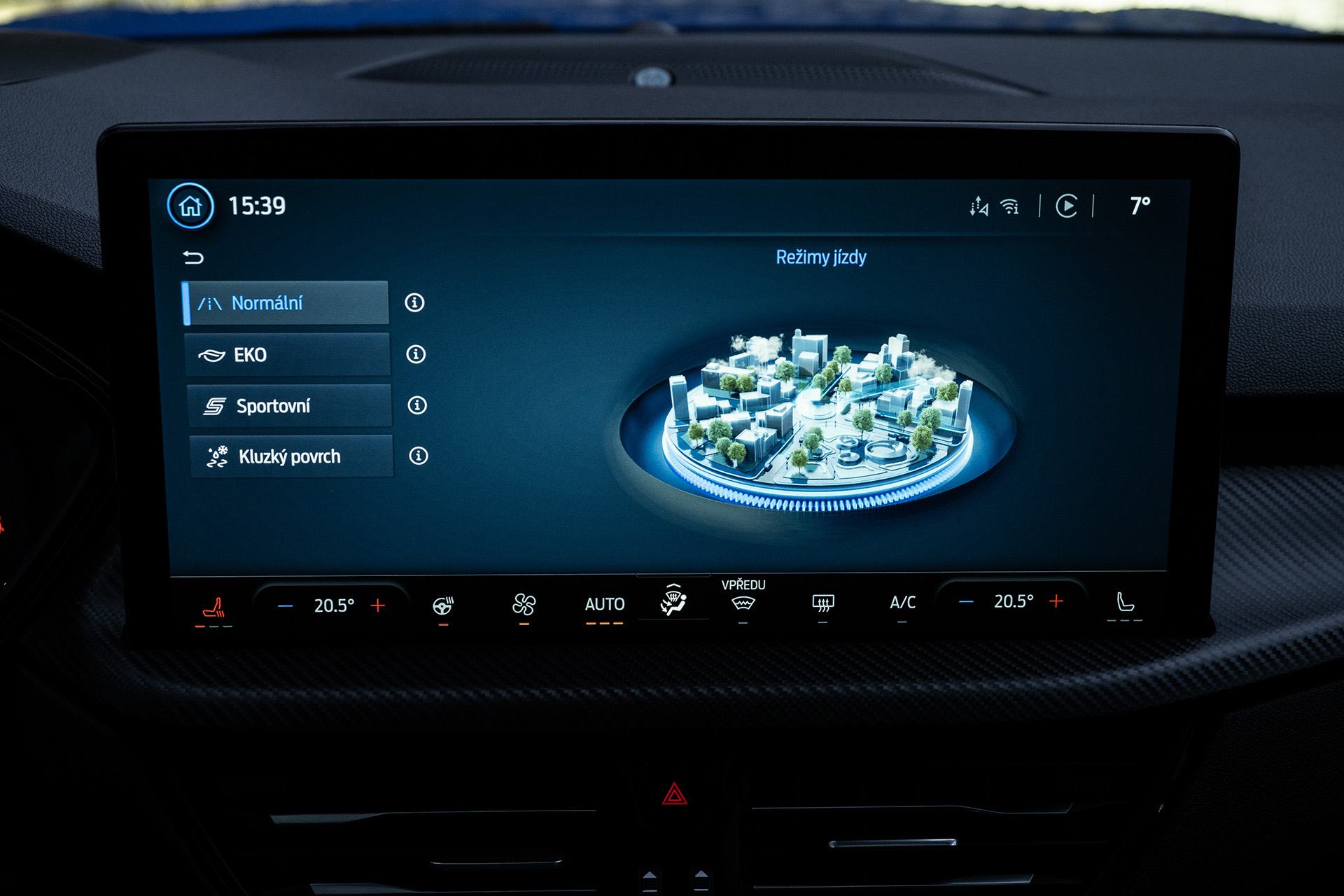 Test: Ford Kuga HEV AWD - Univerzálne do každého sveta