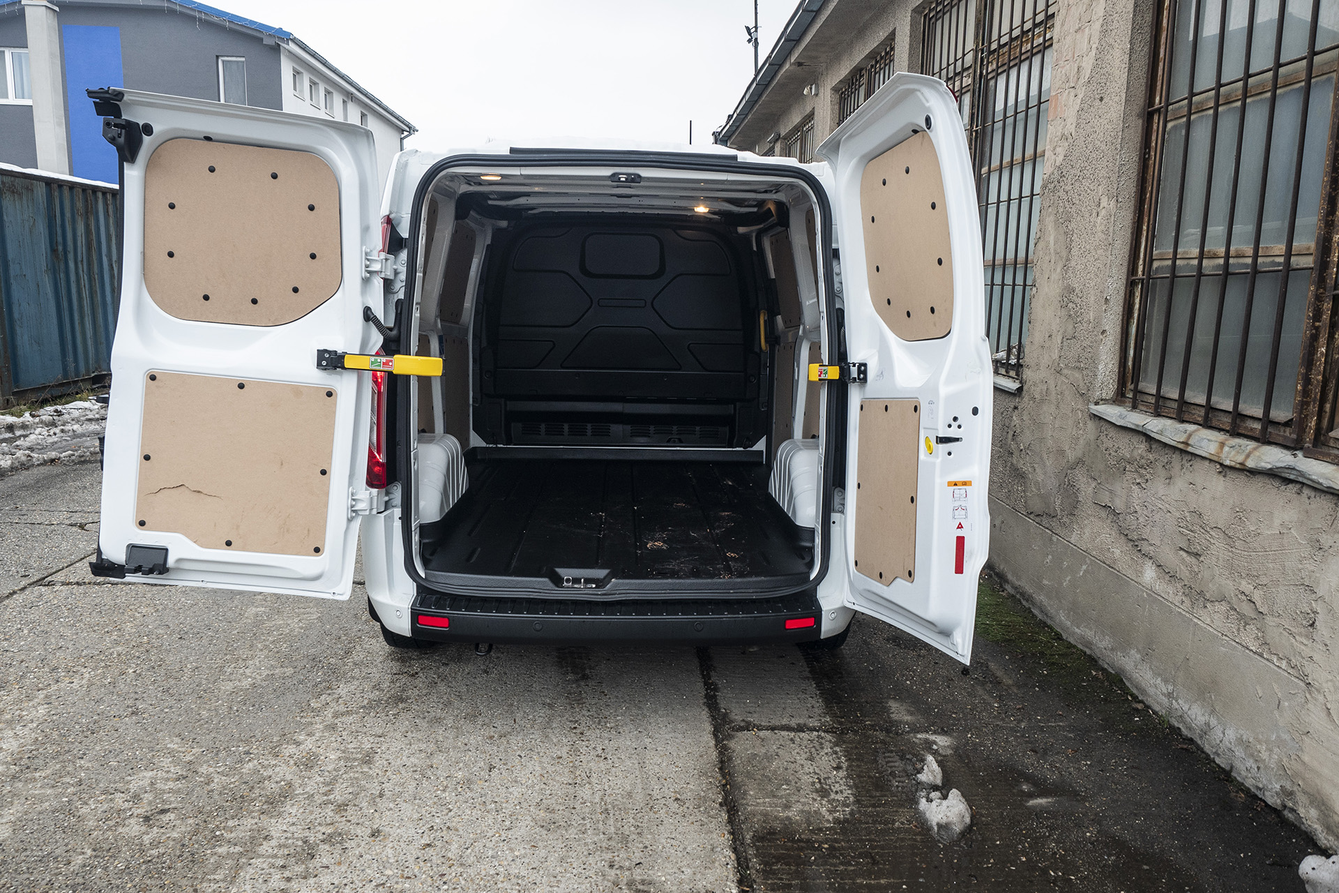 Ford Transit Custom je prvý plug-in hybrid v triede, aký je?