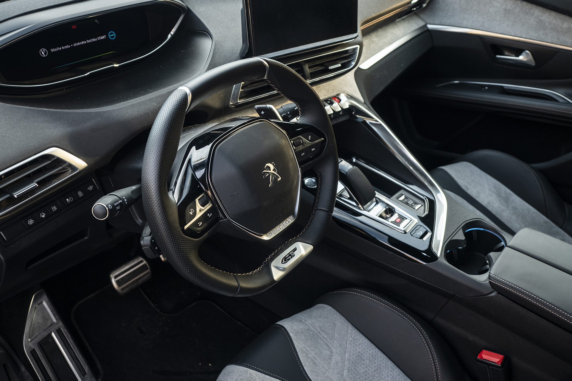 Peugeot 3008 Hybrid4: Koľko prejde na nabitie a koľko sa nabíja?