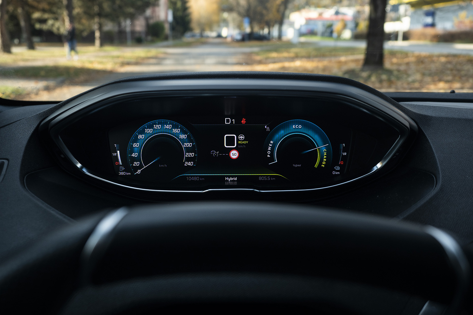 Peugeot 3008 Hybrid4: Koľko prejde na nabitie a koľko sa nabíja?