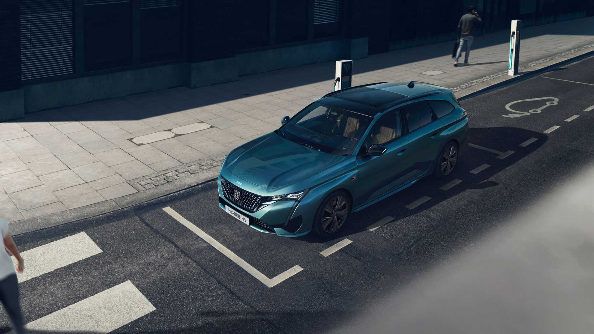 Peugeot pokračuje s peknými autami, ukázal nový kombík 308 SW
