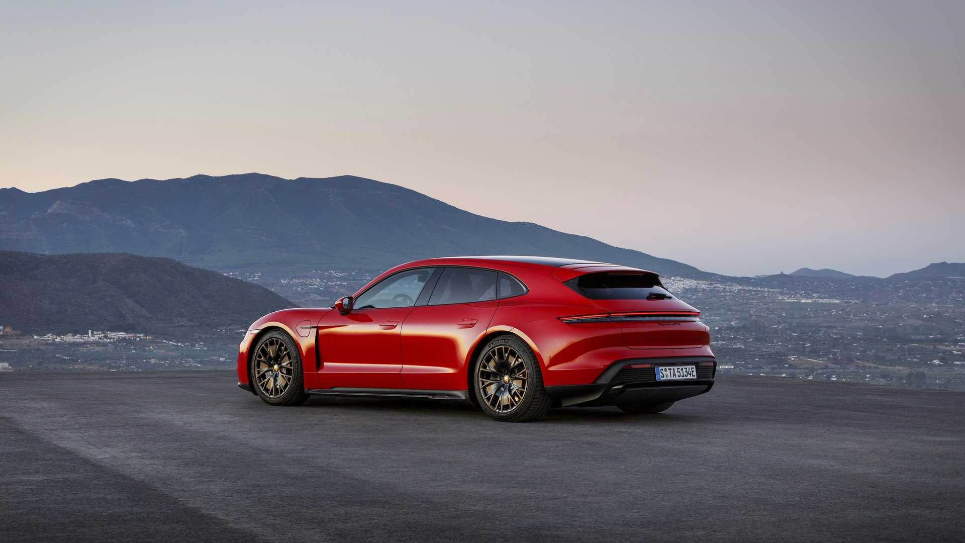 Porsche rozširuje ponuku Taycanu, pribudla verzia GTS