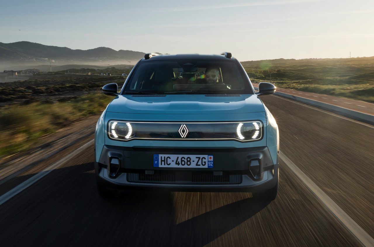 Renault. Renault 4 E-Tech Electric, jazda