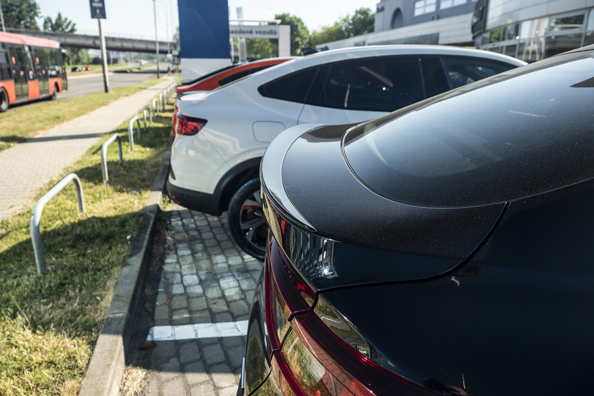 Ktorý motor vybrať do Renaultu Arkana? S akou spotrebou dokáže jazdiť hybrid?