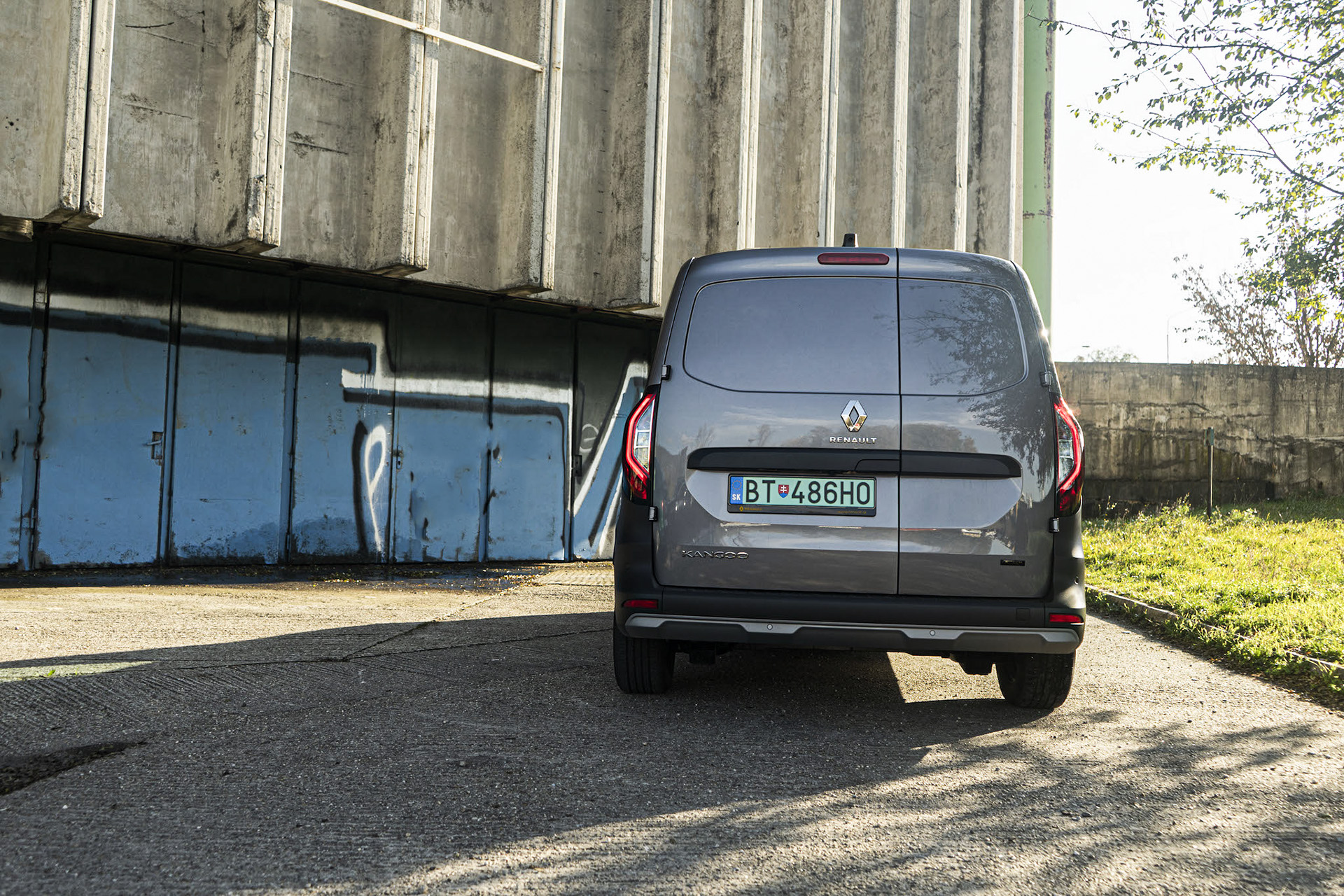 Elektrická dodávka Renault Kangoo E-Tech môže byť budúcnosťou kuriérov
